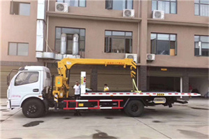 雨湖附近汽车轮胎更换